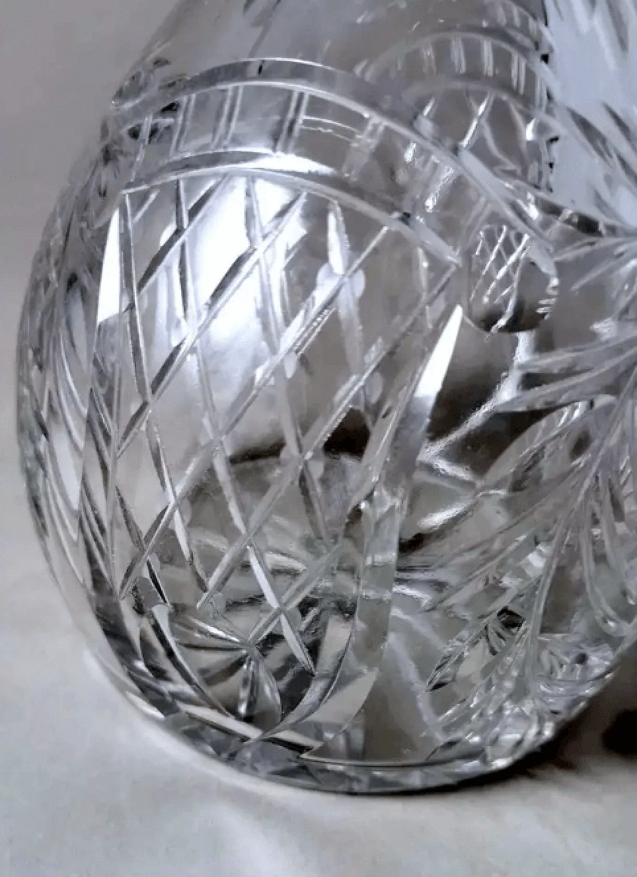 Bottiglia di liquore in cristallo molato a mano in stile bohémien, primo '900 13