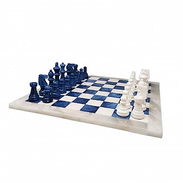 Scacchiera e scacchi in alabastro di Volterra blu e bianco, anni '70