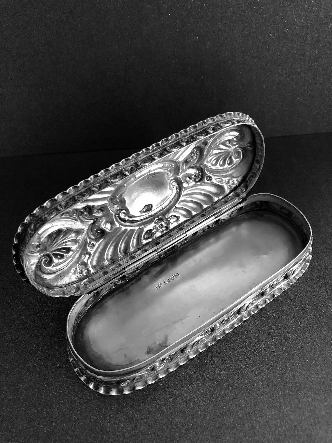 English 800 silver box, mid-19th century 4