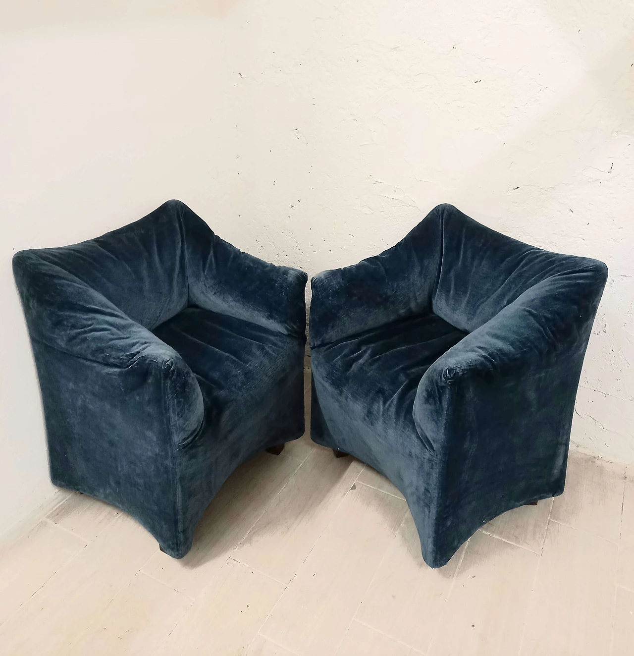 Pair of Piccole Tentazioni velvet armchairs by Mario Bellini for Cassina, 1960s 1