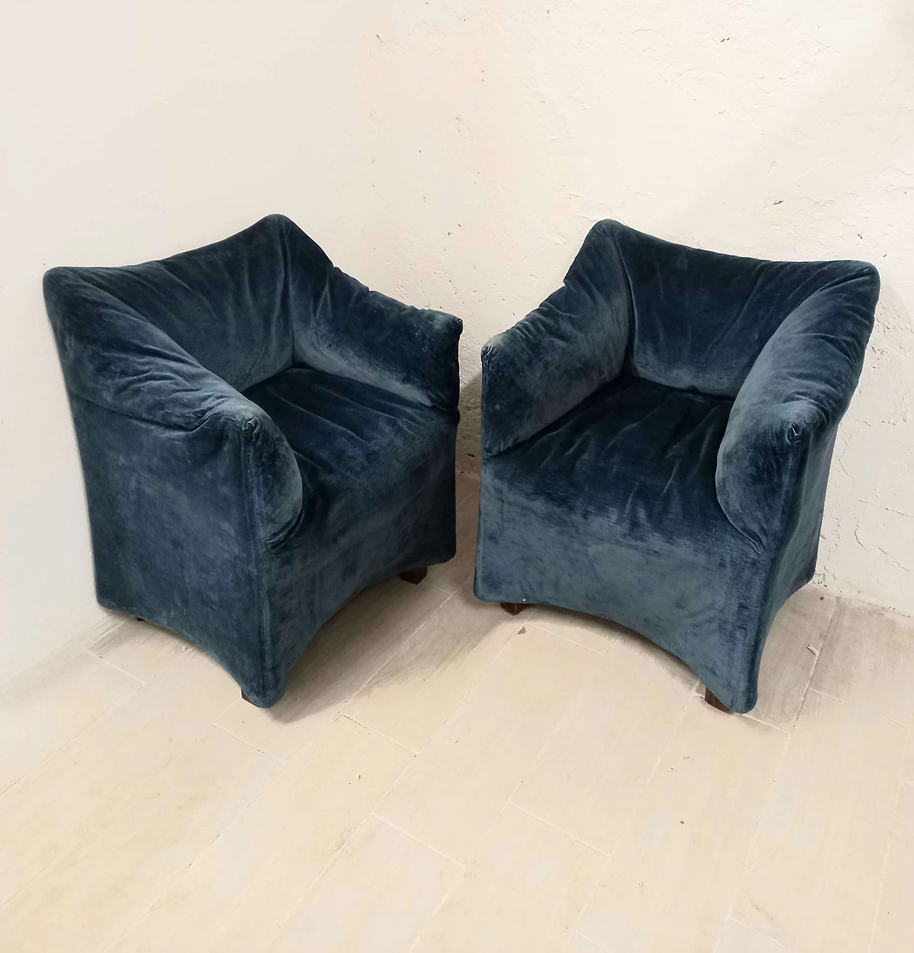 Pair of Piccole Tentazioni velvet armchairs by Mario Bellini for Cassina, 1960s 4