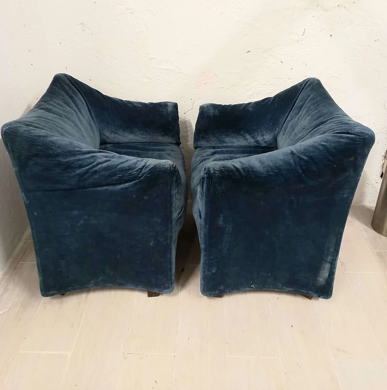 Pair of Piccole Tentazioni velvet armchairs by Mario Bellini for Cassina, 1960s 5