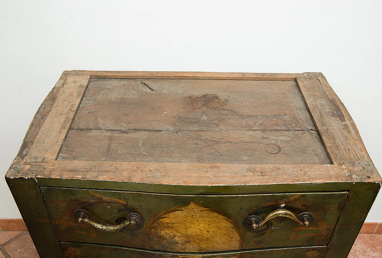 Comodino Luigi XIV in legno laccato e dipinto stampigliato, fine '600 5