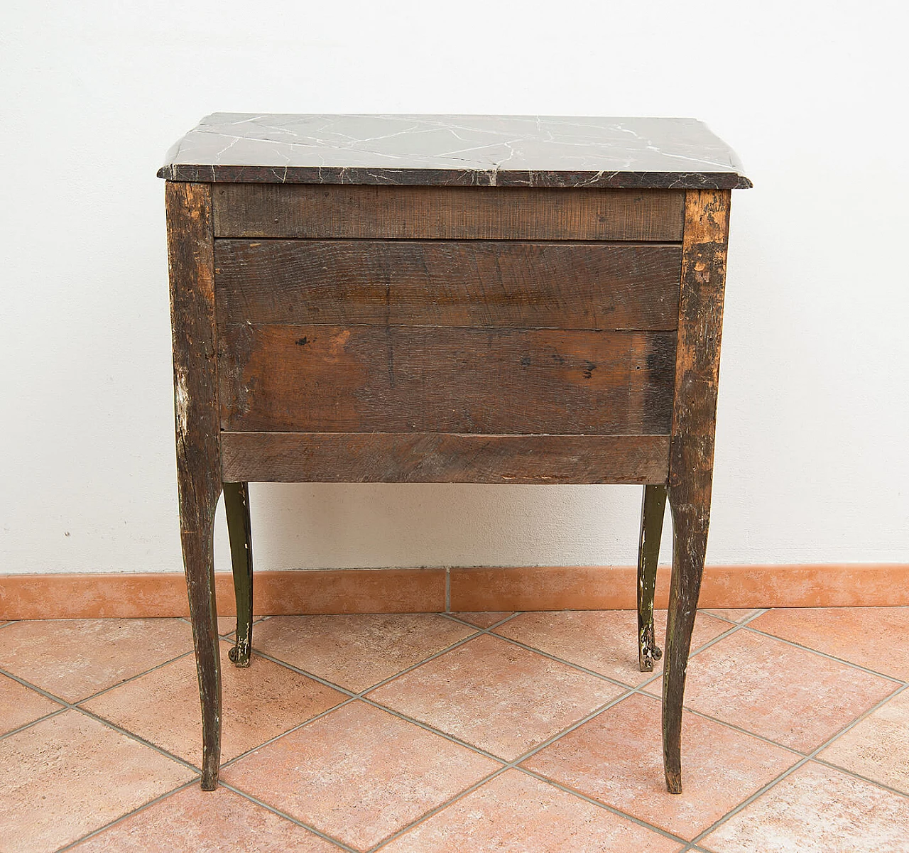 Comodino Luigi XIV in legno laccato e dipinto stampigliato, fine '600 8