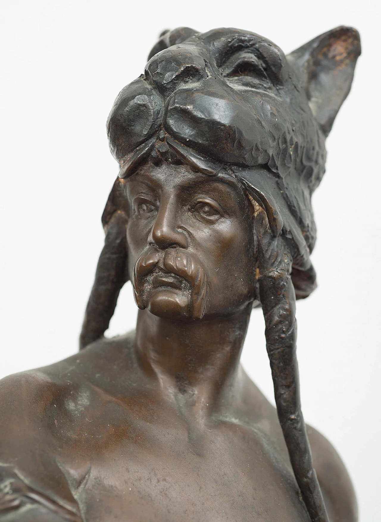 Patinated bronze sculpture depicting Vercingetorix, early 20th century 2