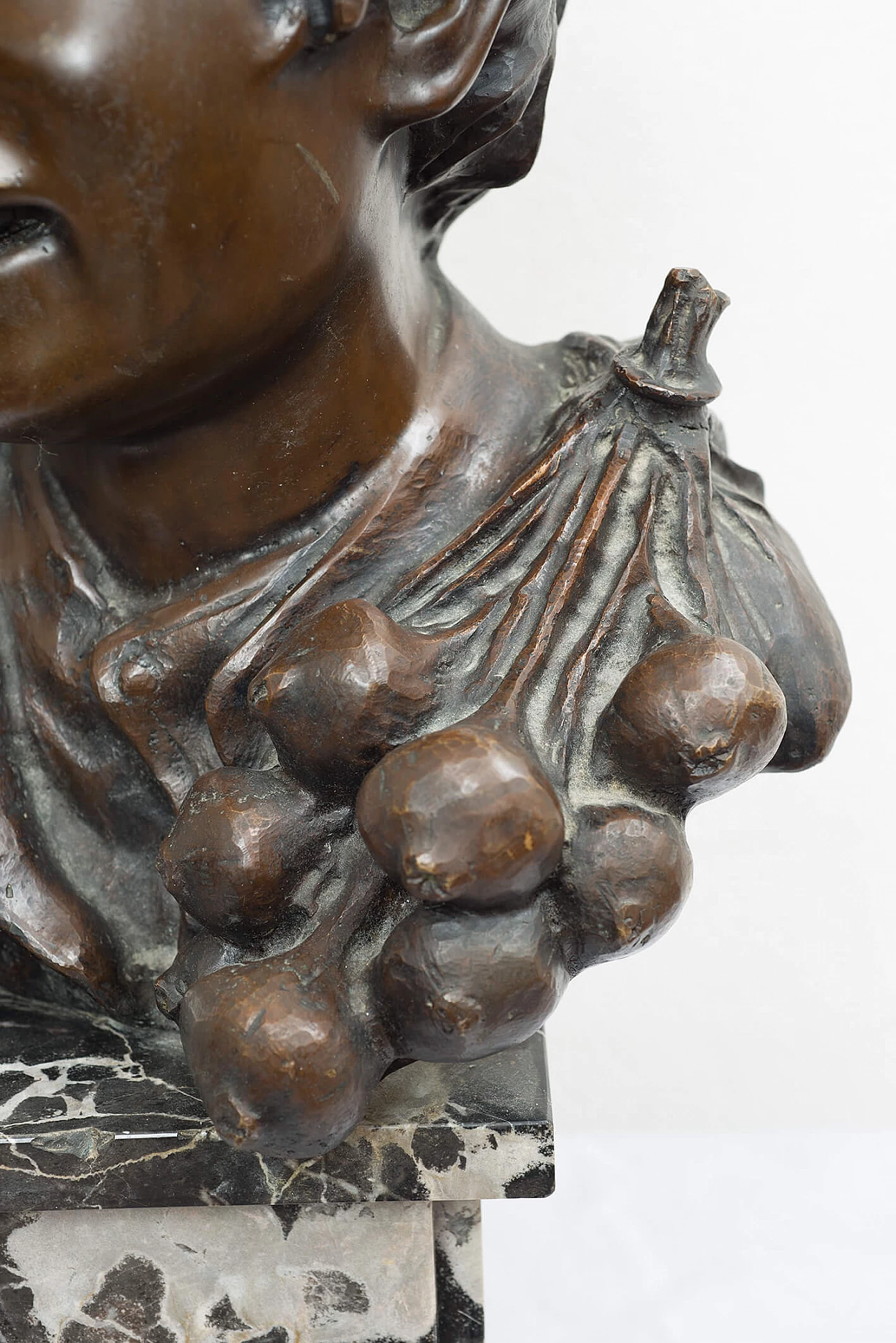 Scultura in bronzo patinato raffigurante scugnizzo di Vincenzo Cinque, fine '800 5