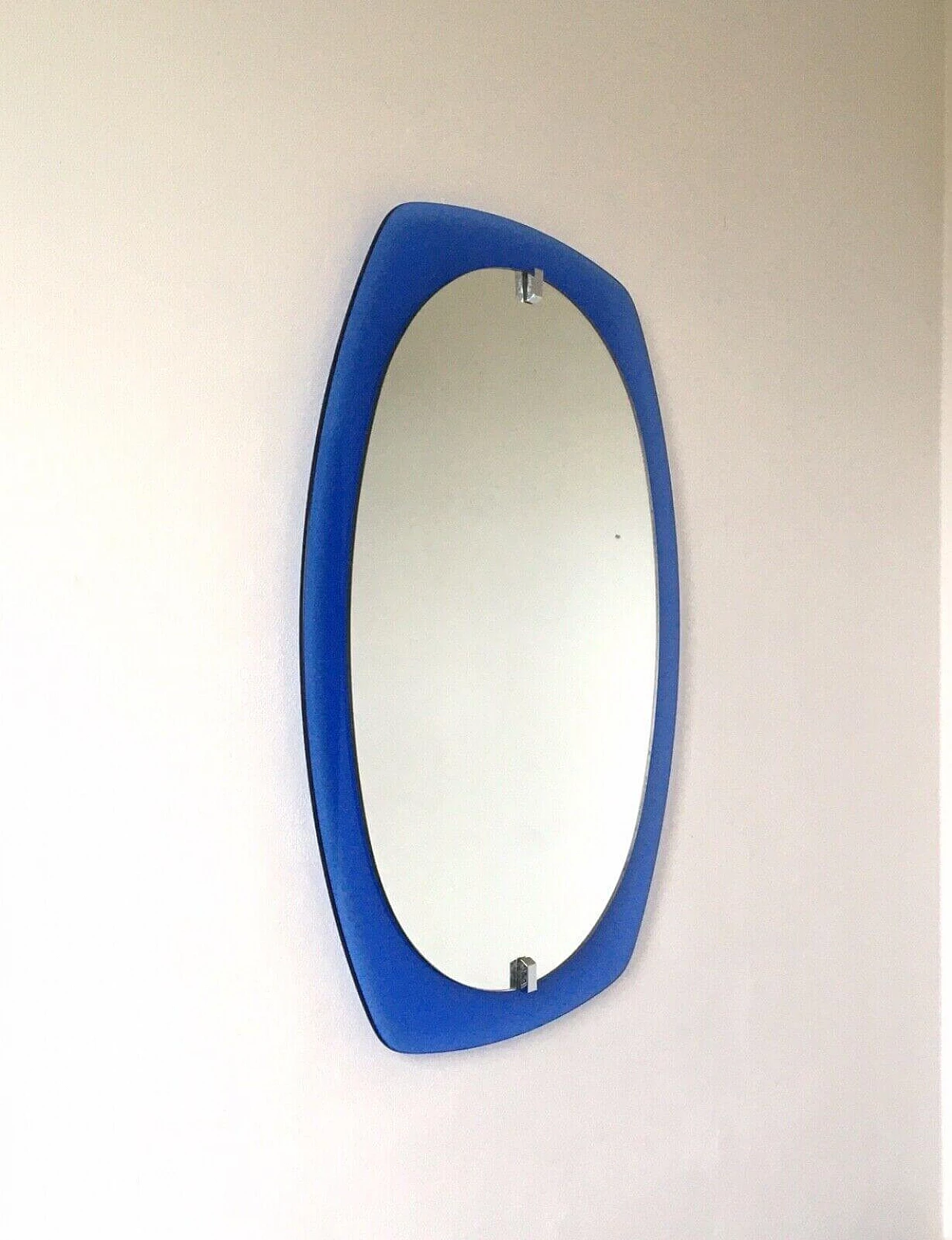 Specchio con cornice in vetro blu di Veca, anni '60 2