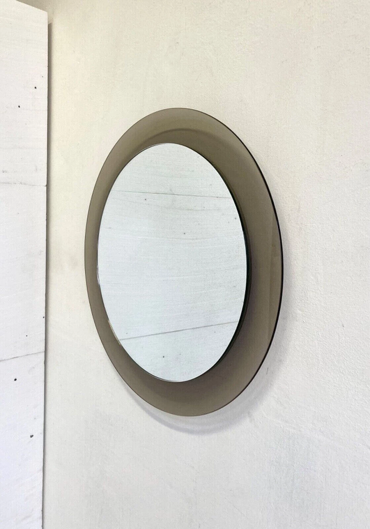 Specchio da parete rotondo in vetro bronzo di Veca, anni '60 2