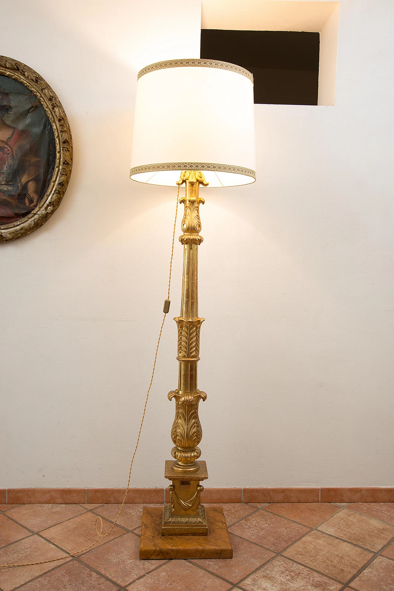 Coppia di lampade da terra Impero in legno dorato e intagliato, inizio '800 4