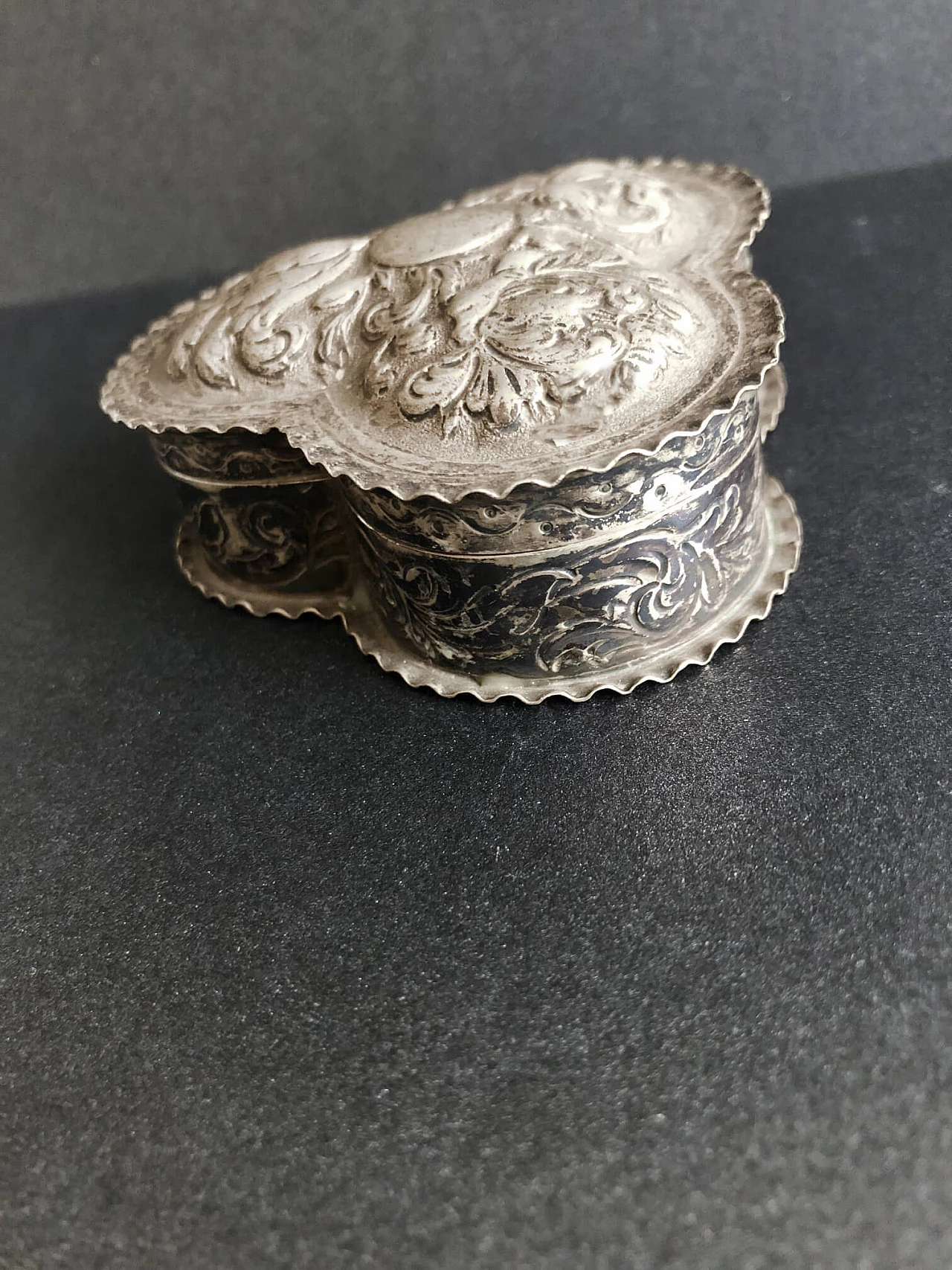 English 800 silver trefoil box, mid-19th century 4