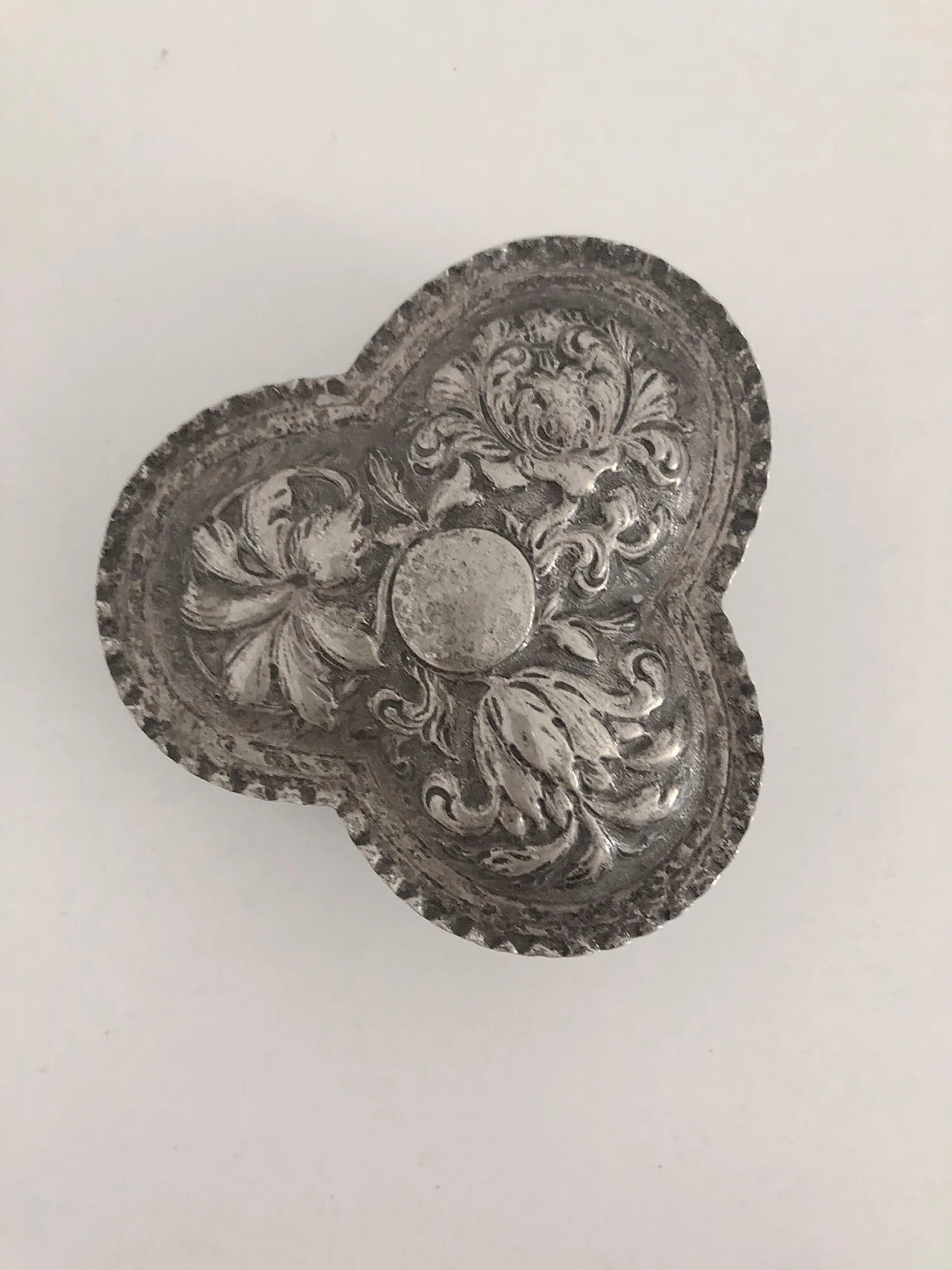 English 800 silver trefoil box, mid-19th century 10
