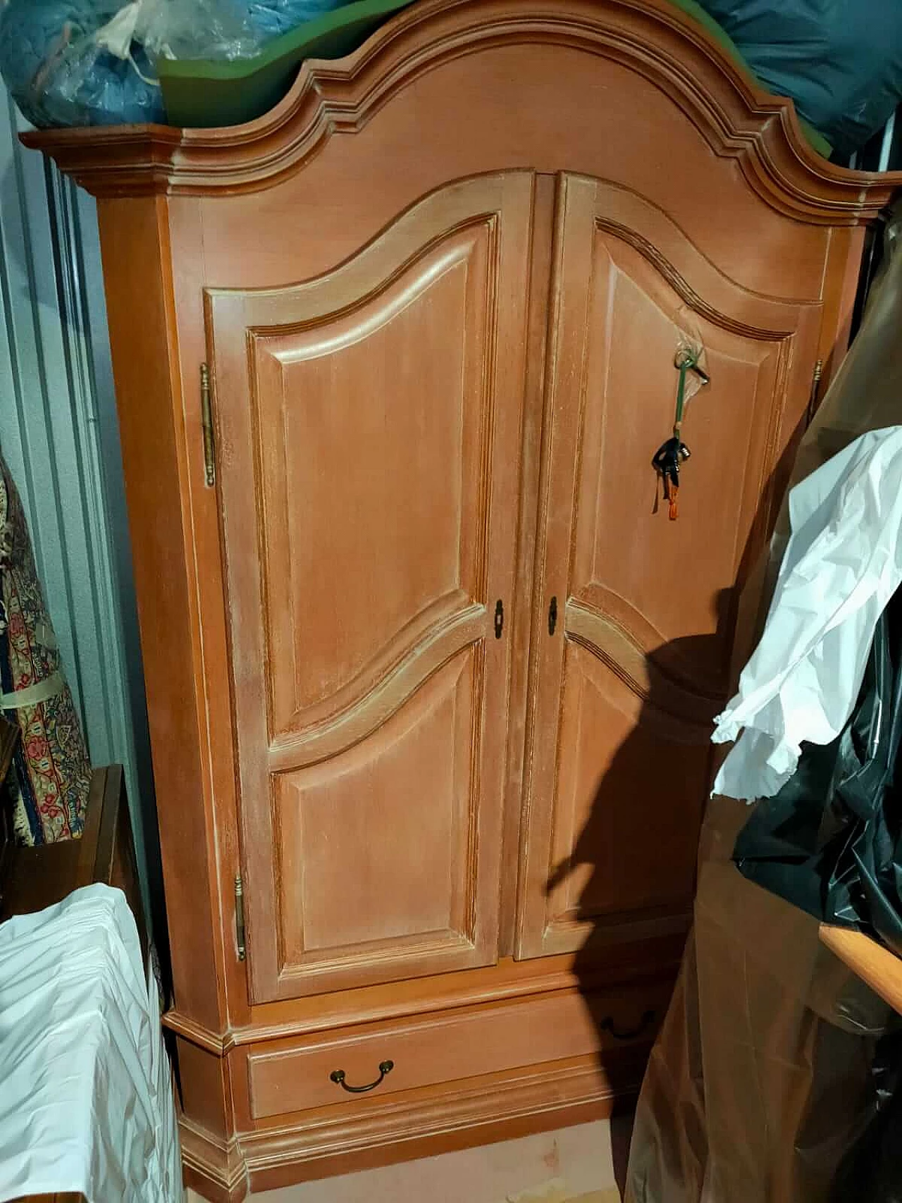 Armadio in legno decapato rosa salmone, anni '80 1