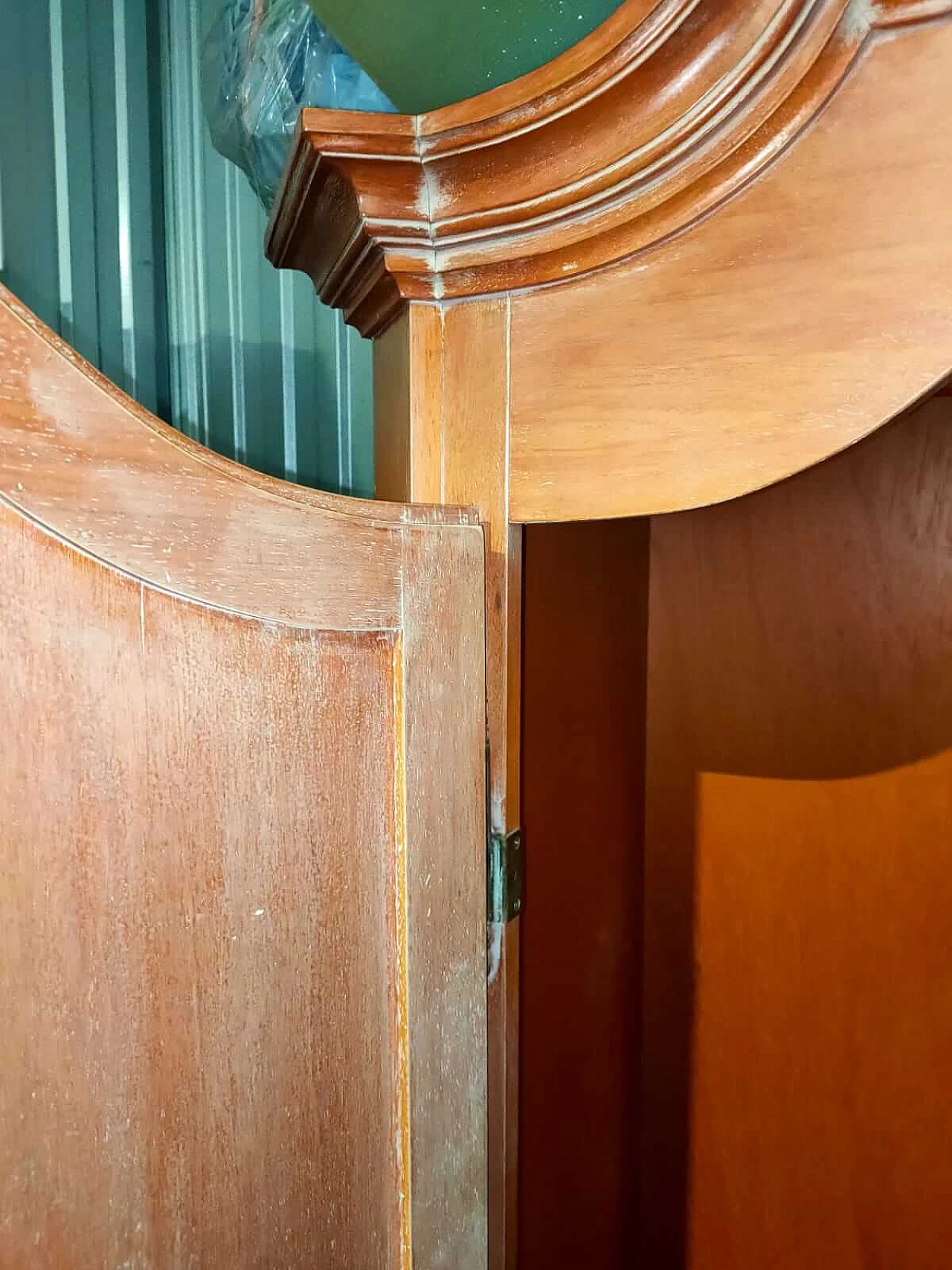 Armadio in legno decapato rosa salmone, anni '80 3