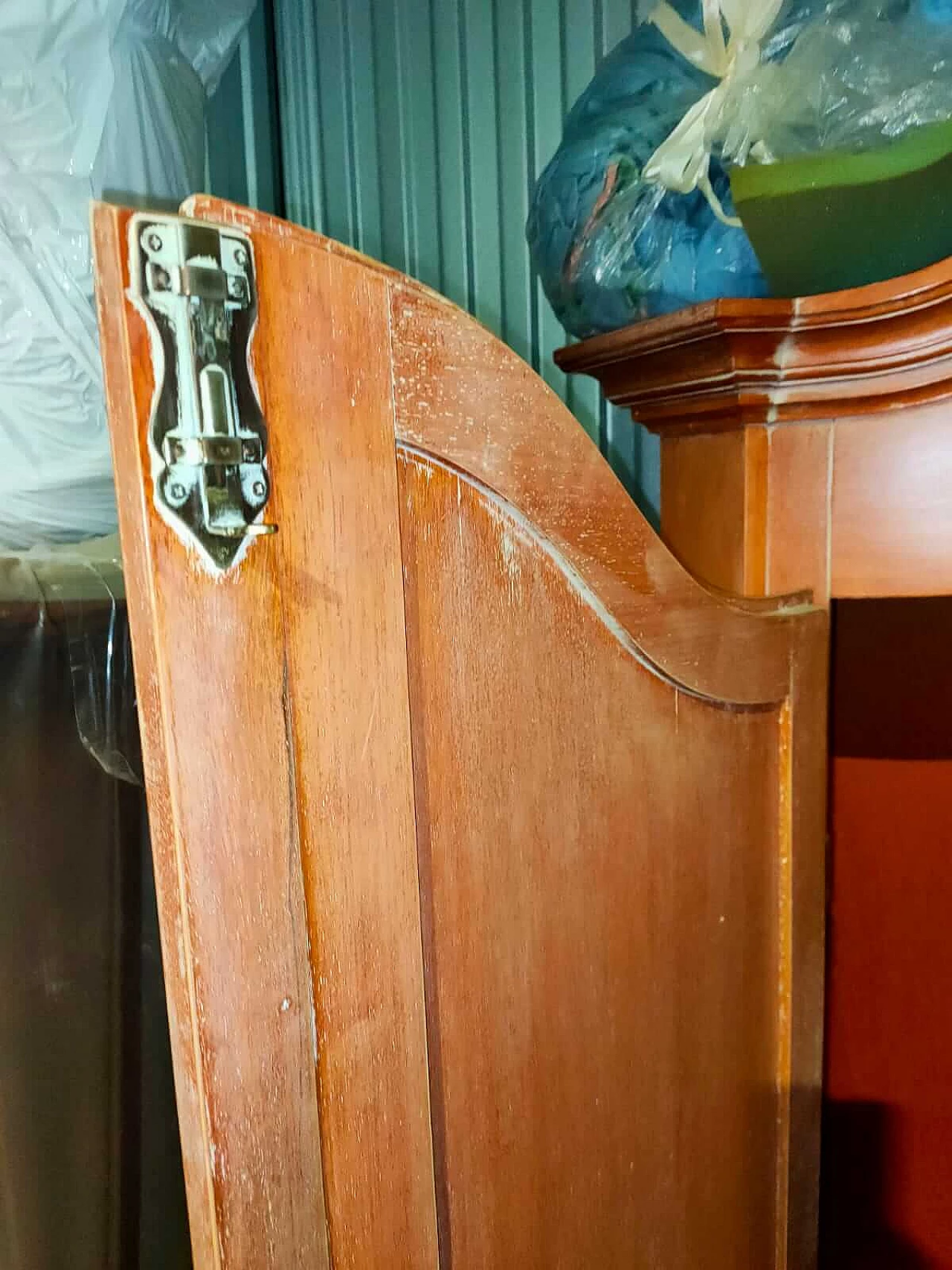 Armadio in legno decapato rosa salmone, anni '80 4