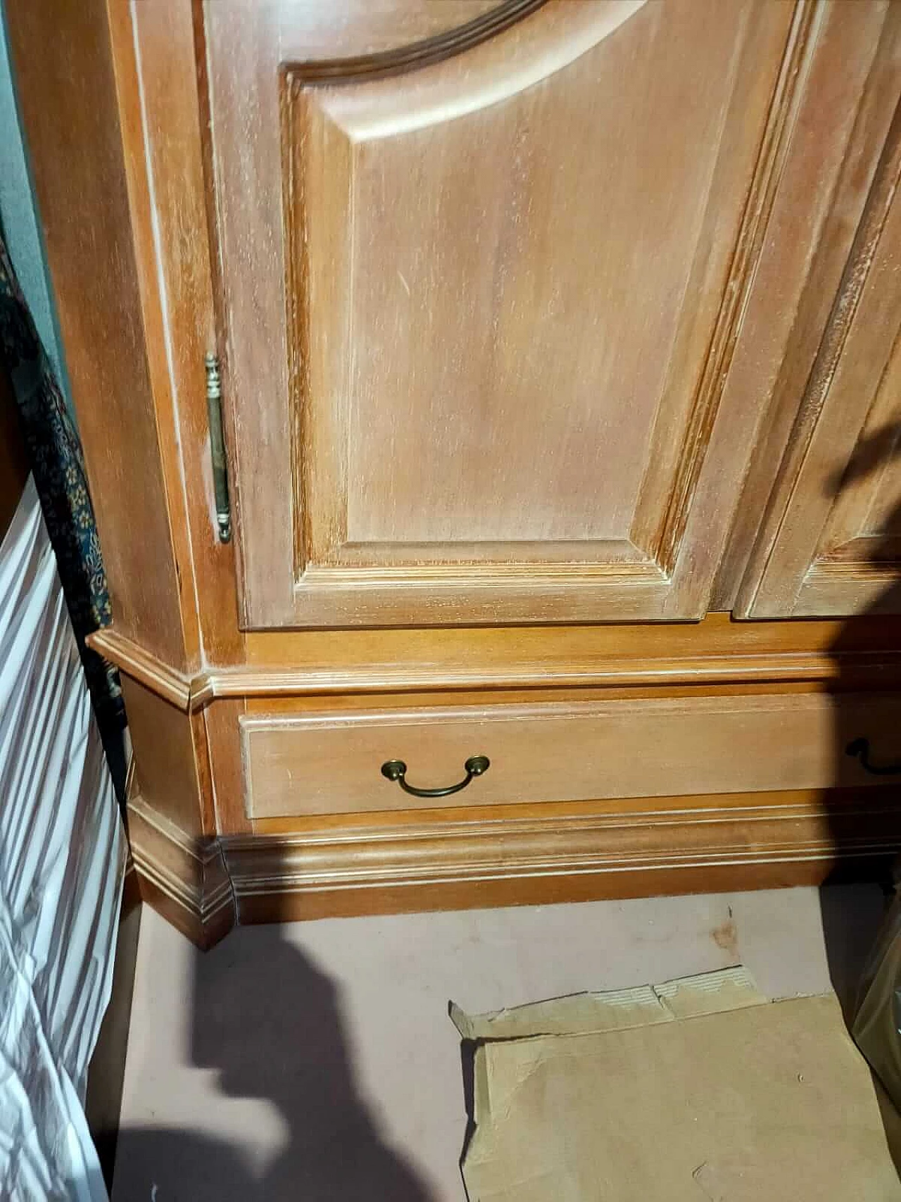 Armadio in legno decapato rosa salmone, anni '80 7