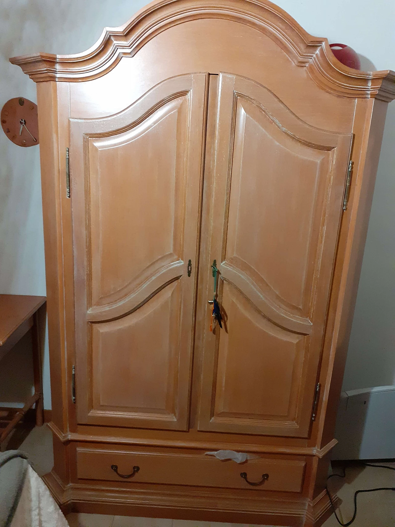 Armadio in legno decapato rosa salmone, anni '80 12