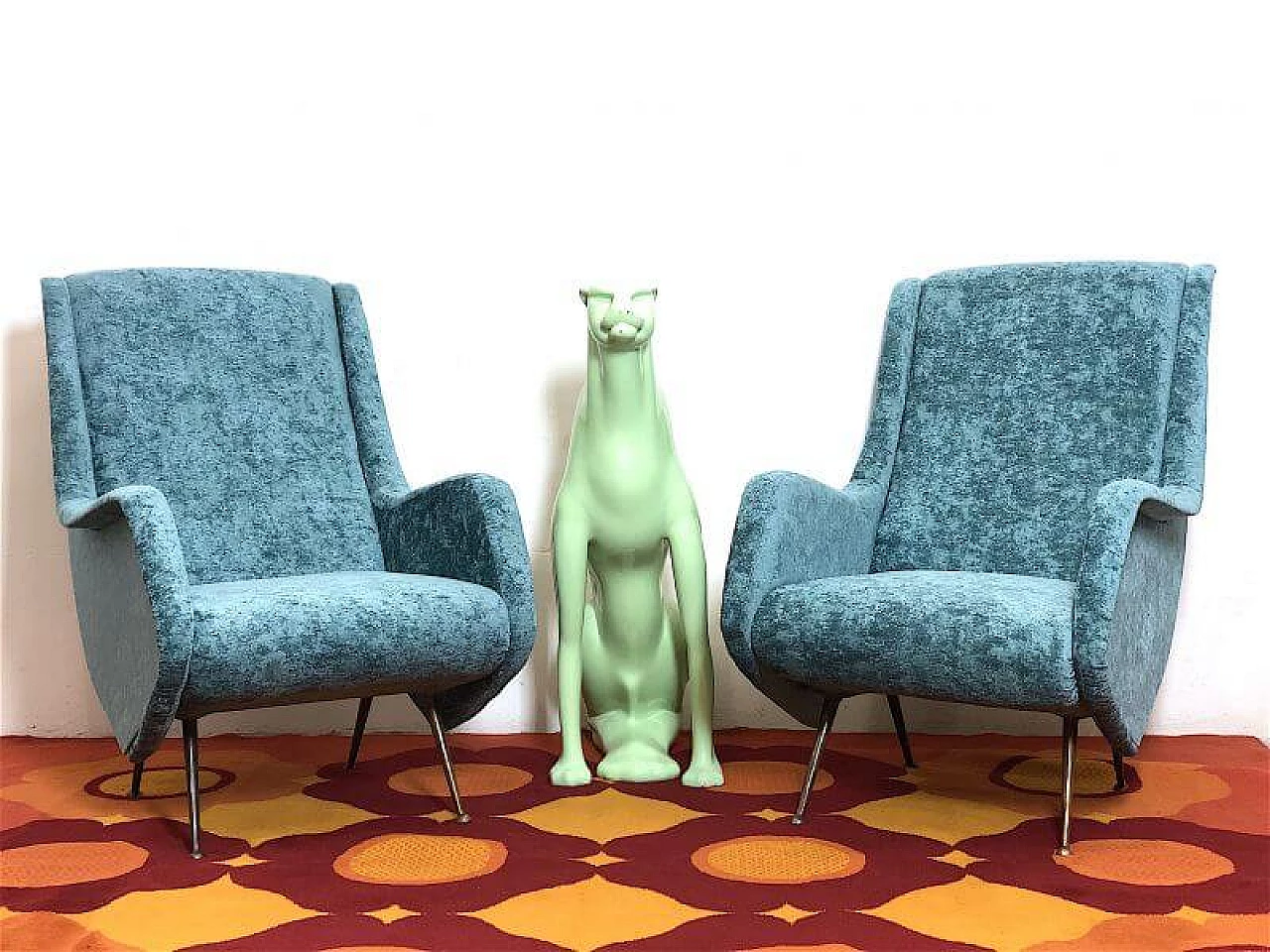 Coppia di poltrone in velluto di Aldo Morbelli per ISA Bergamo, anni '50 1