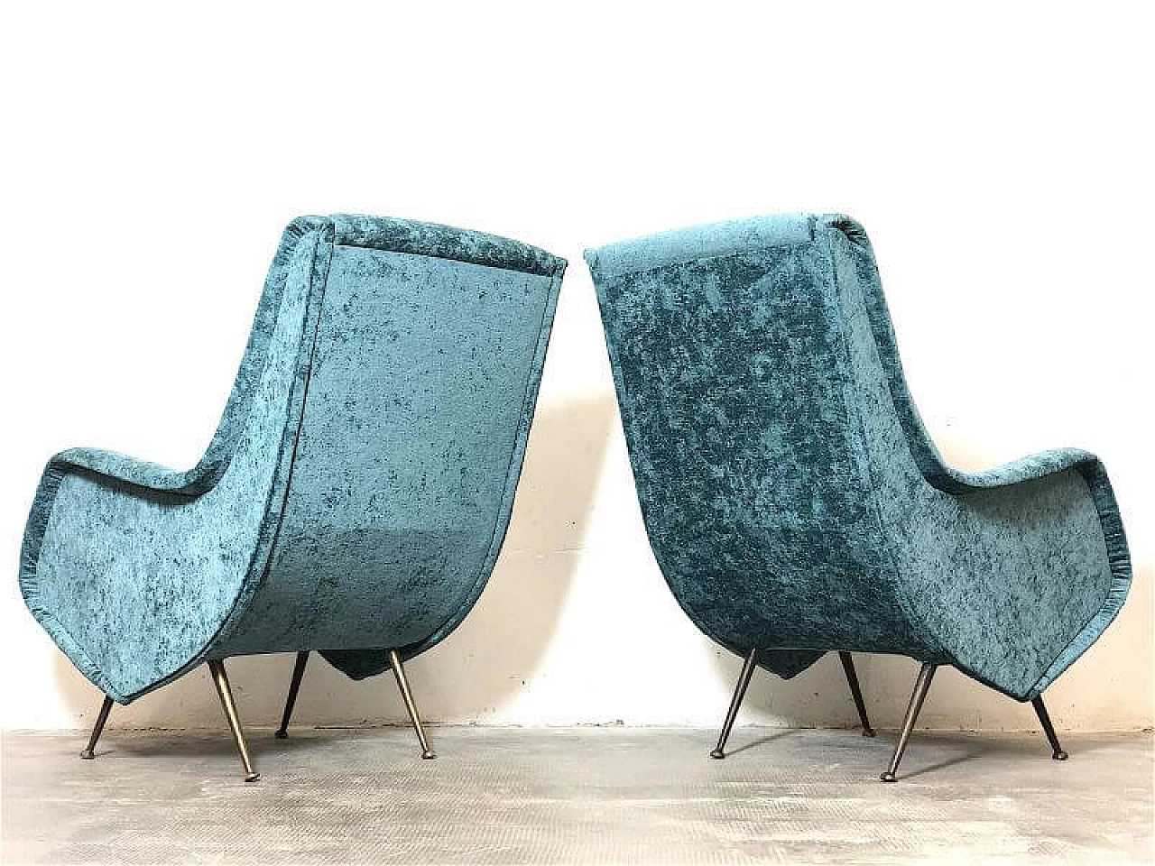 Coppia di poltrone in velluto di Aldo Morbelli per ISA Bergamo, anni '50 9