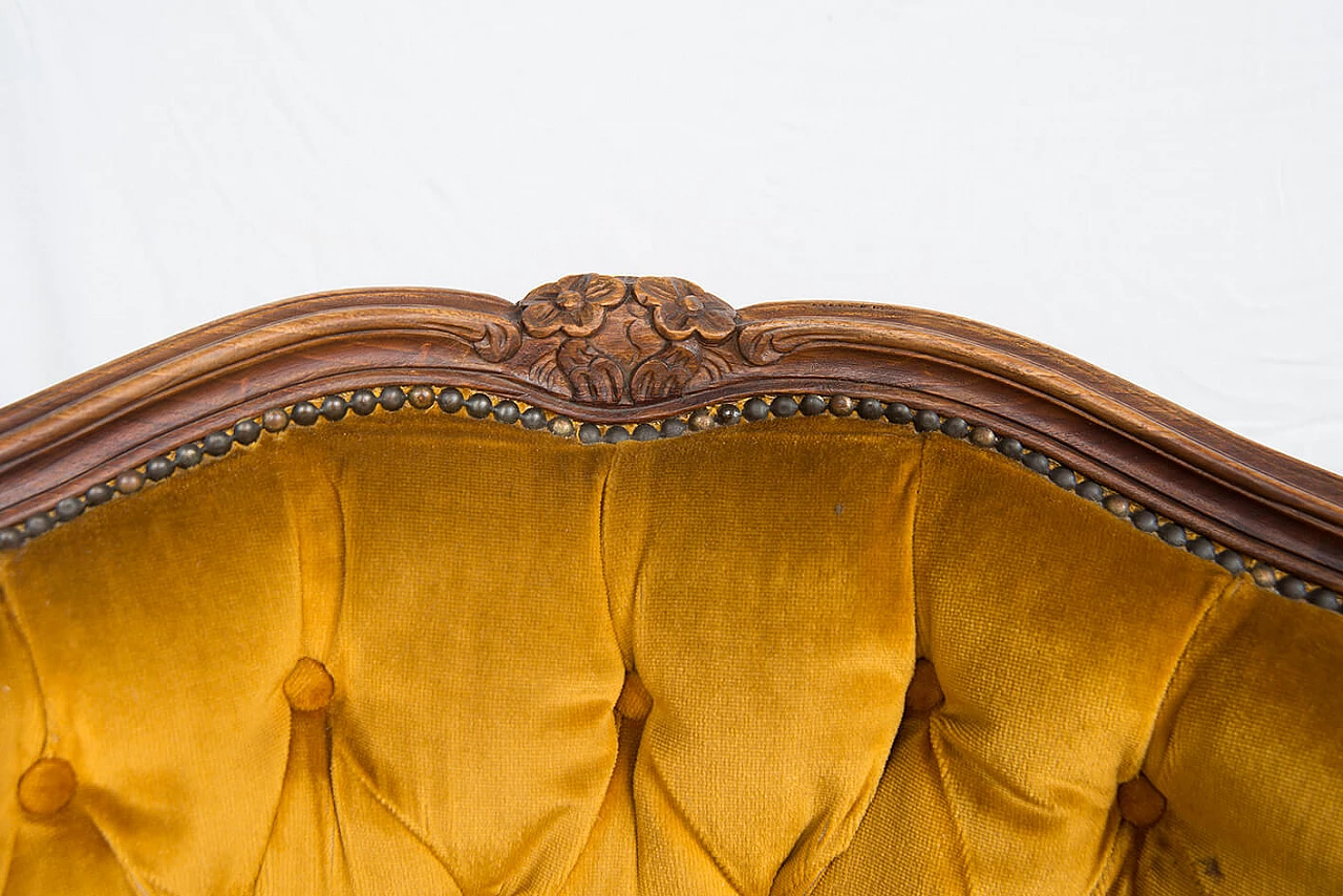 Divano ad angolo con coppia di poltrone in massello di noce in stile Luigi XV, anni '40 3