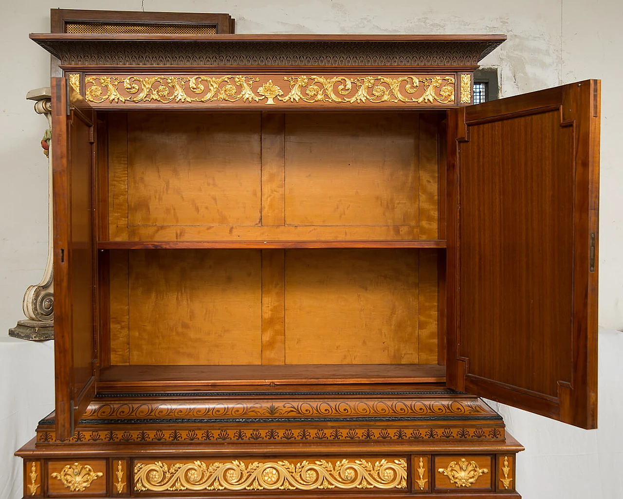 Double-bodied sideboard in exotic woods with gilded bronze grafts, early 20th century 8