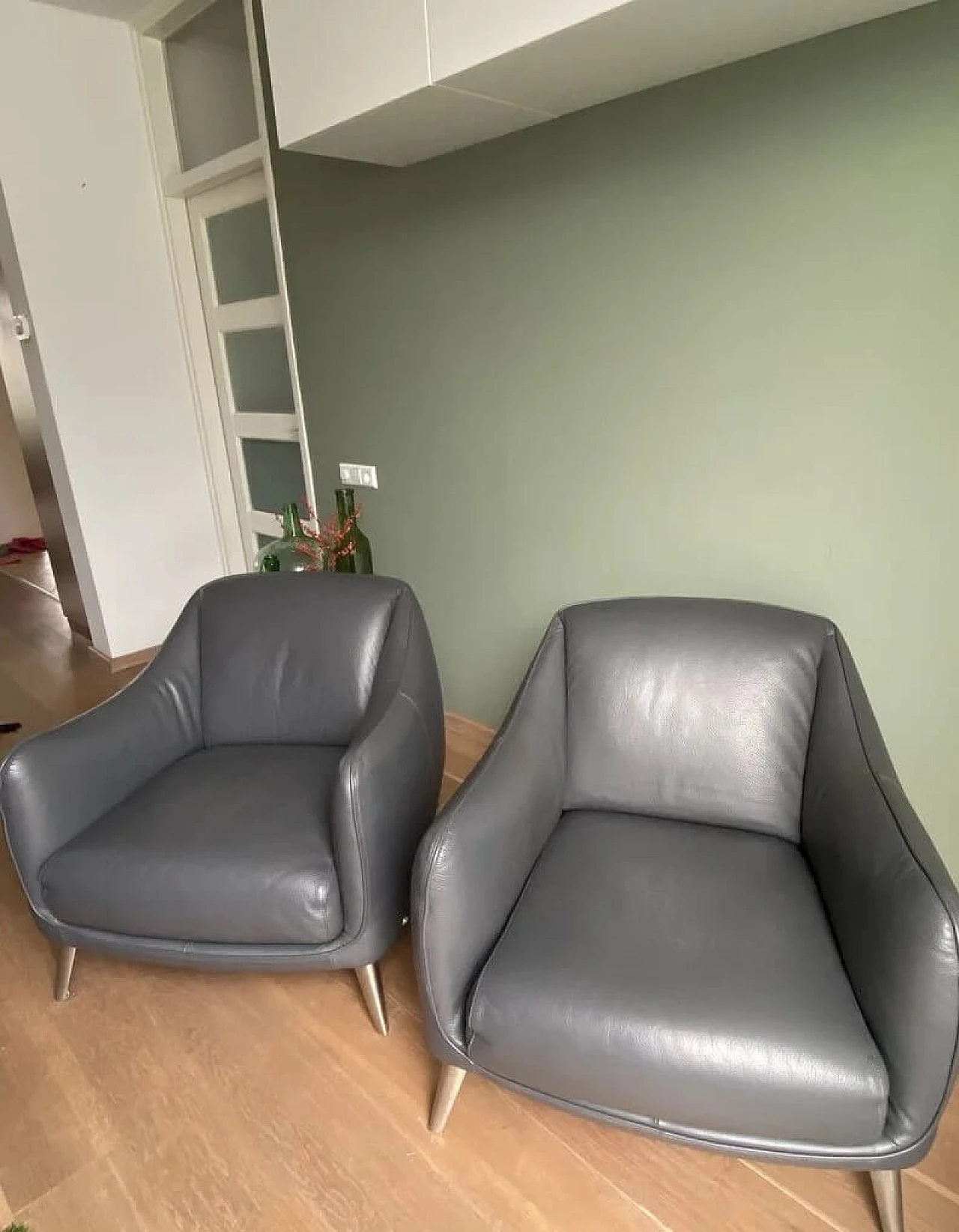 Coppia di poltrone Platea in pelle martellata grigia di Natuzzi 1