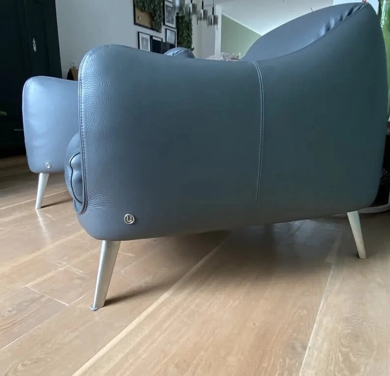 Coppia di poltrone Platea in pelle martellata grigia di Natuzzi 2