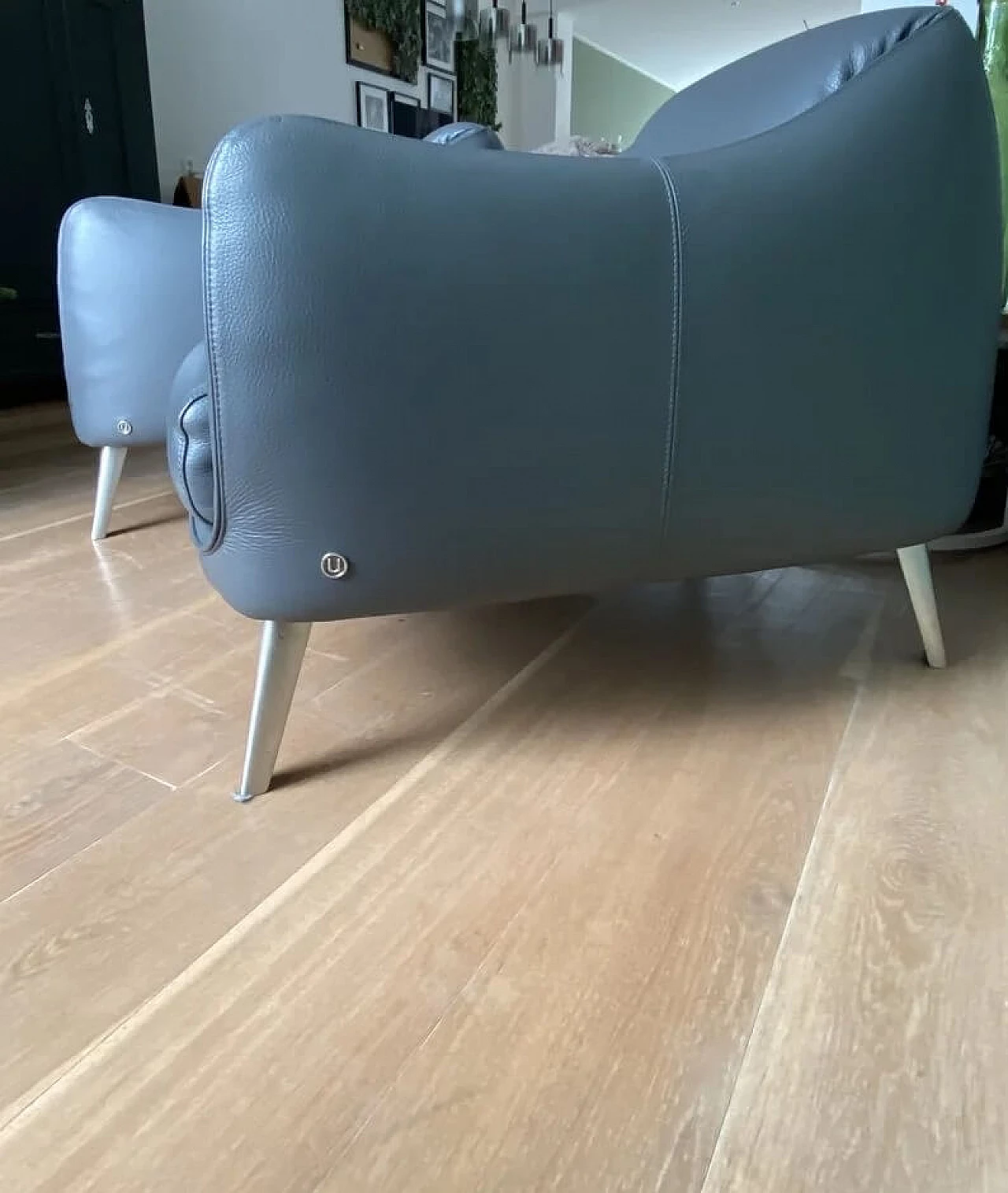 Coppia di poltrone Platea in pelle martellata grigia di Natuzzi 4