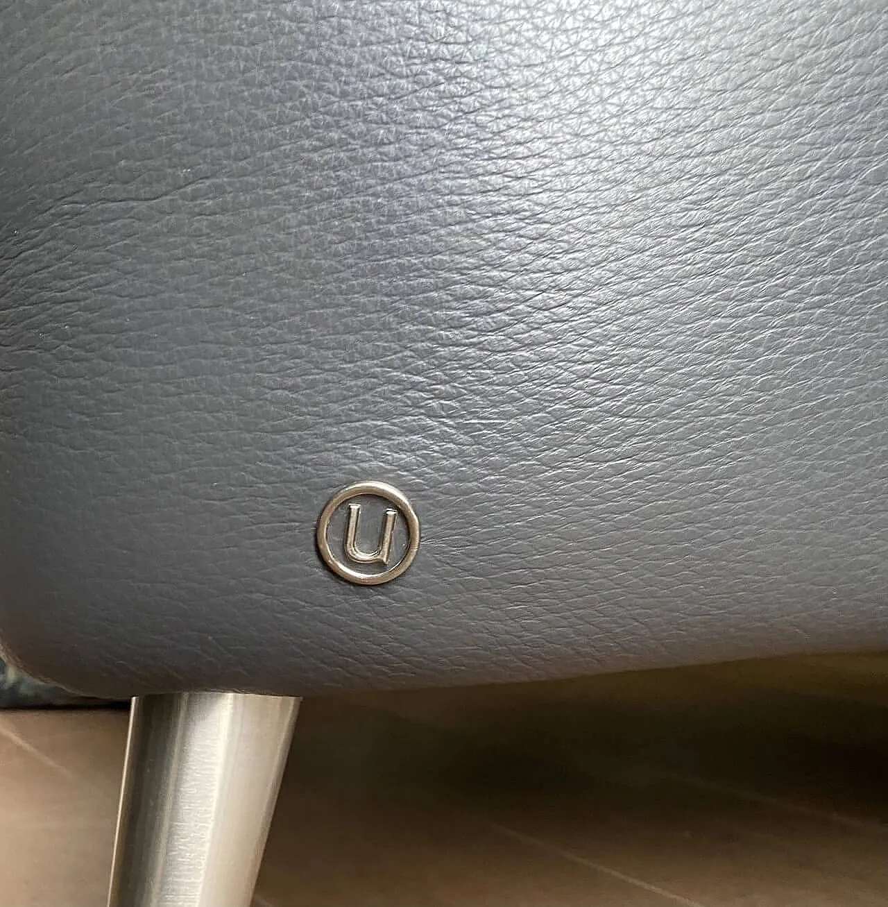 Coppia di poltrone Platea in pelle martellata grigia di Natuzzi 5