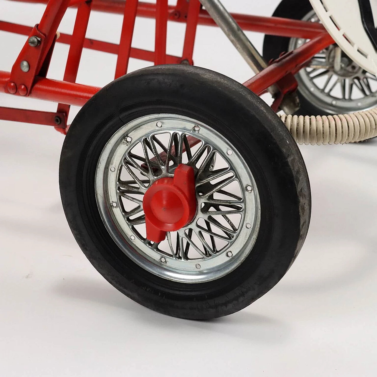 Red enameled iron and plastic Biemme pedal car, 1970s 5