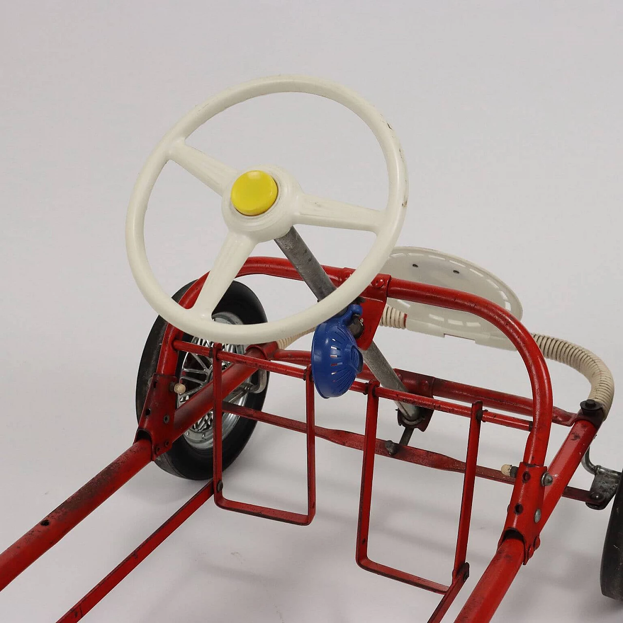 Red enameled iron and plastic Biemme pedal car, 1970s 8