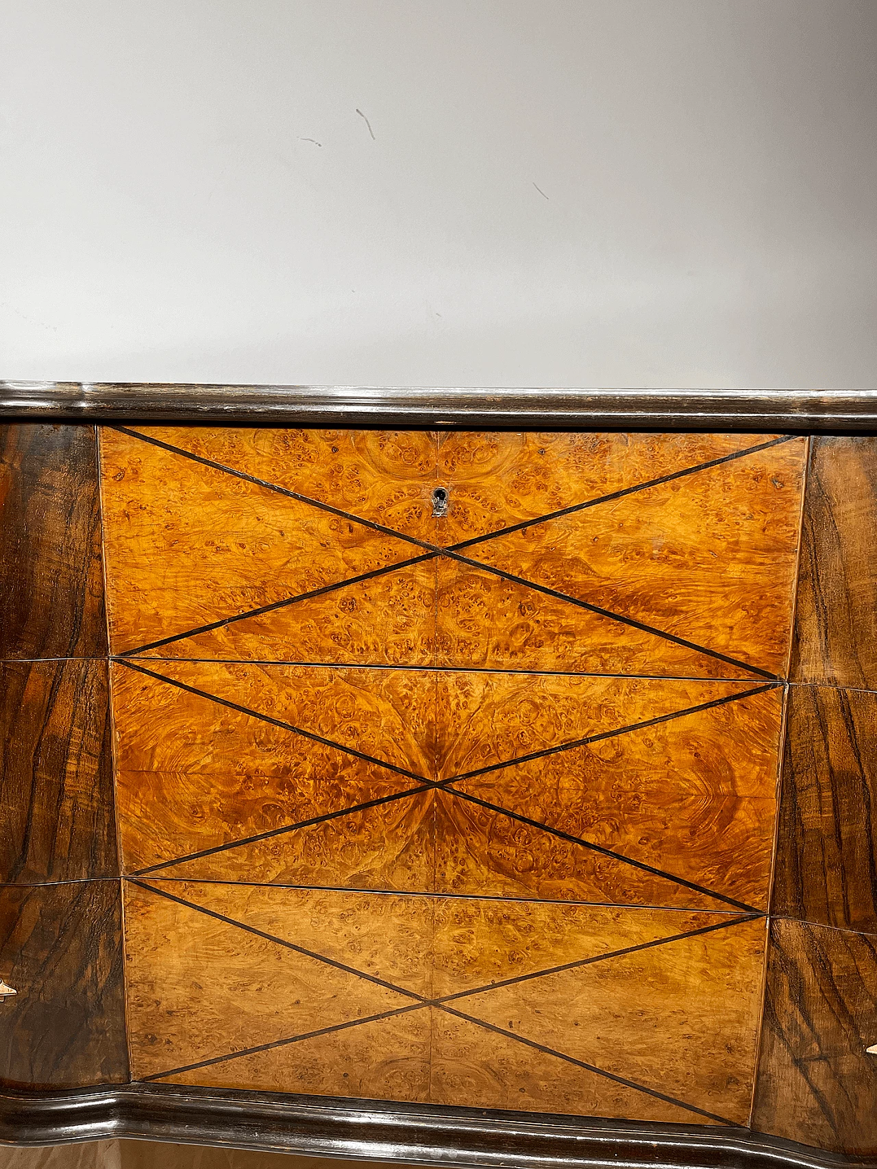 Walnut wavy-shaped chest of drawers, 1950s 16
