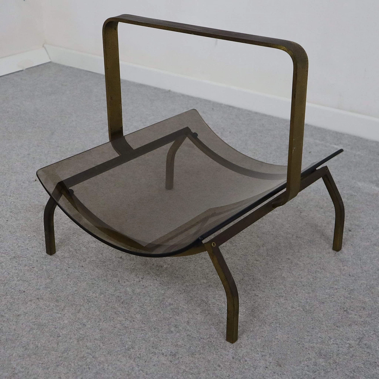 Brass and curved glass magazine rack by Fontana Arte, 1960s 2