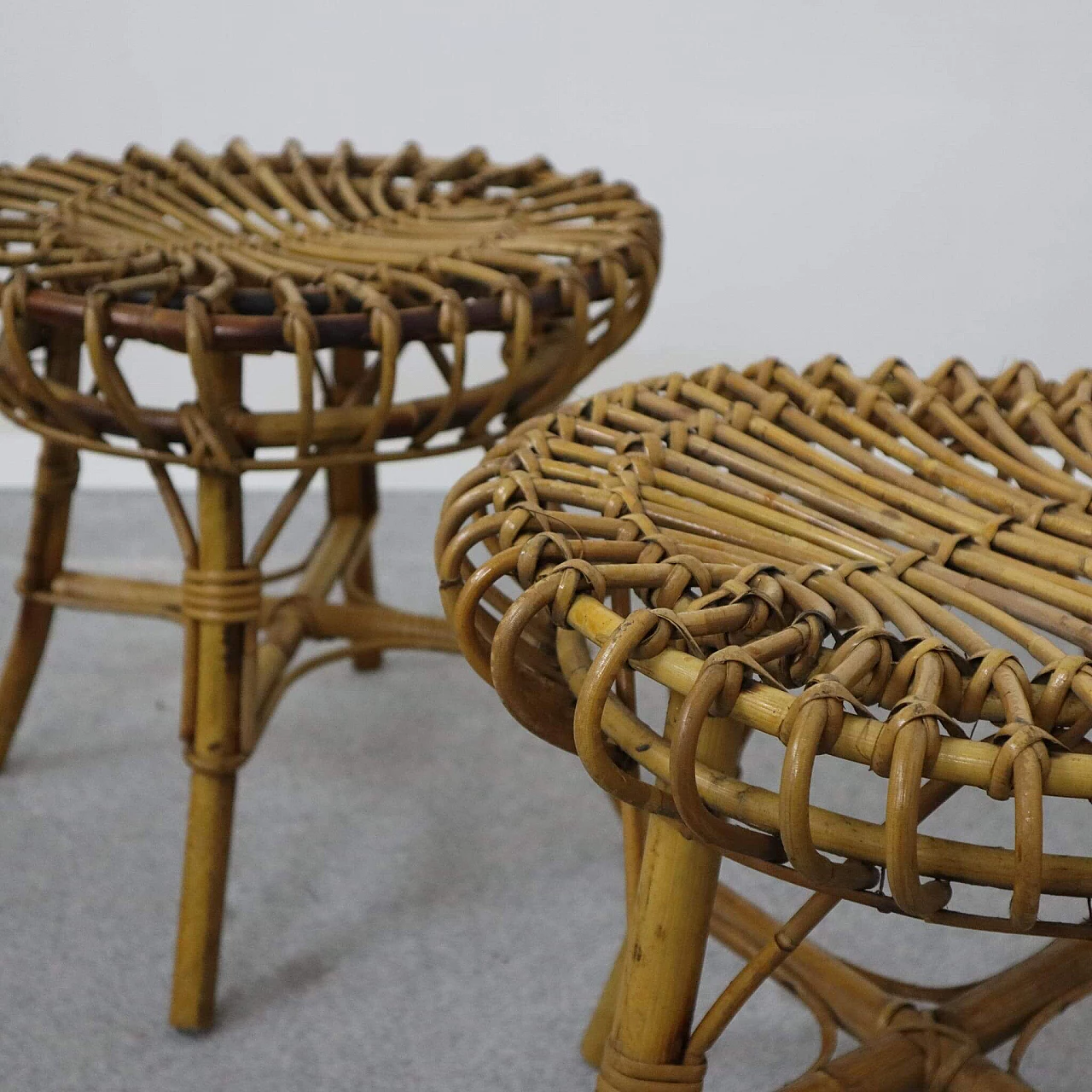 Coppia di sgabelli in rattan di Franco Albini per Vittorio Bonacina, anni '60 1