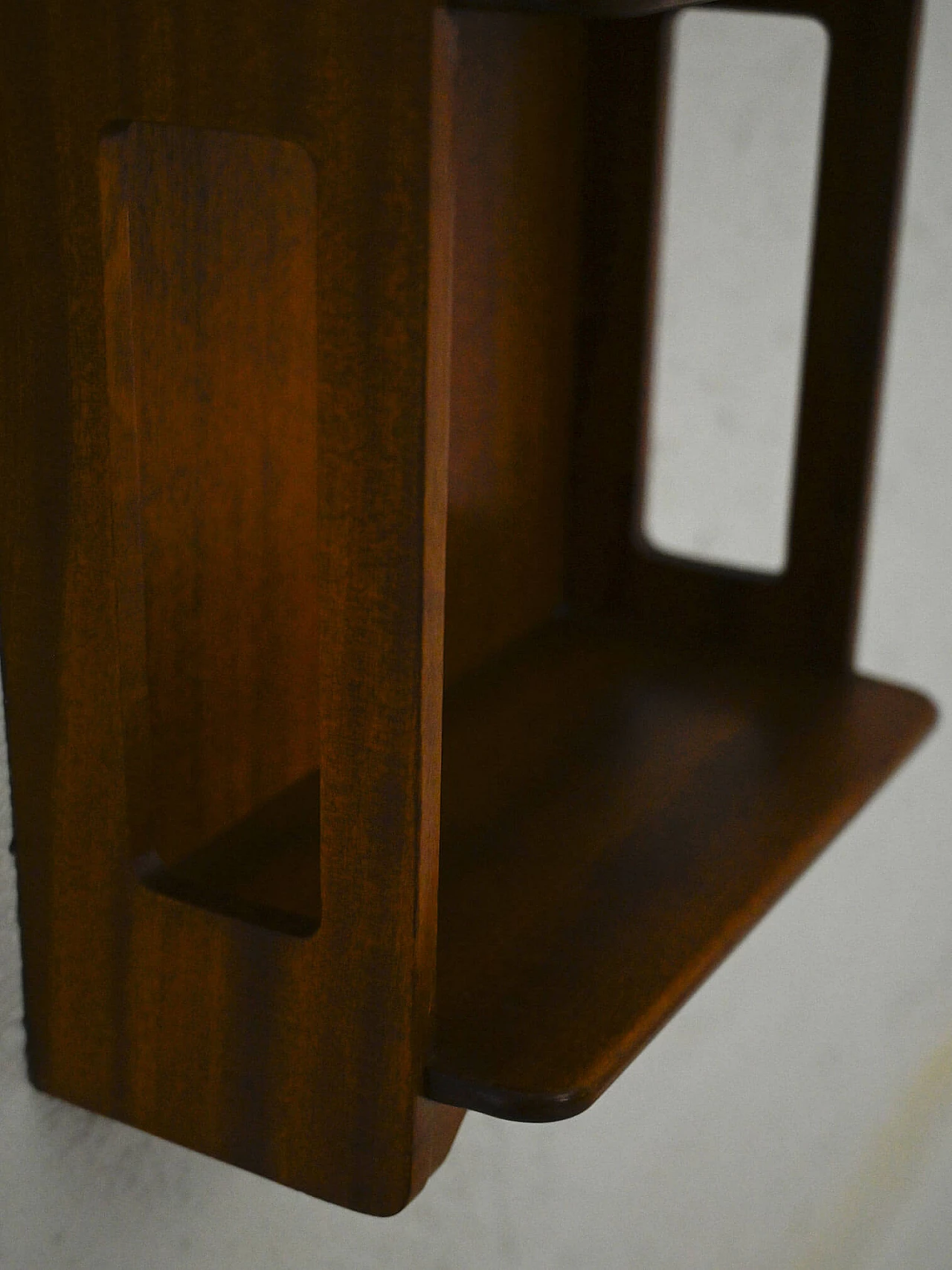 Libreria sospesa in mogano di Josef Frank per Svenskt Tenn, anni ‘50 6