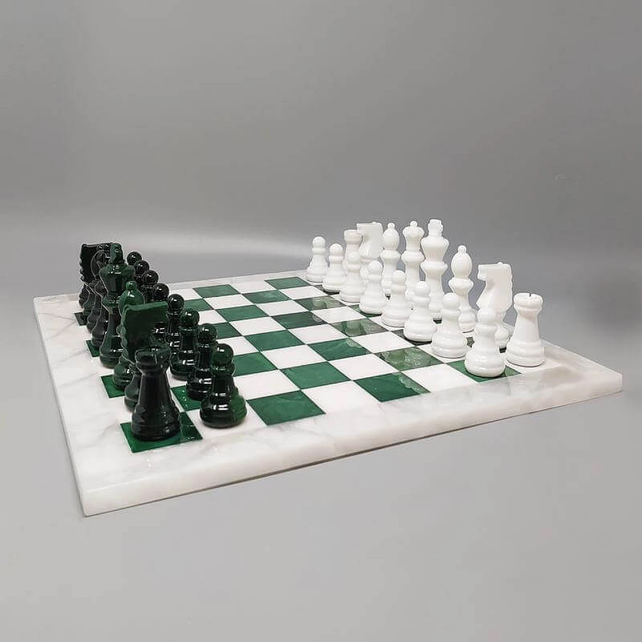 Scacchiera e scacchi in alabastro di Volterra bianco e verde, anni '70 3