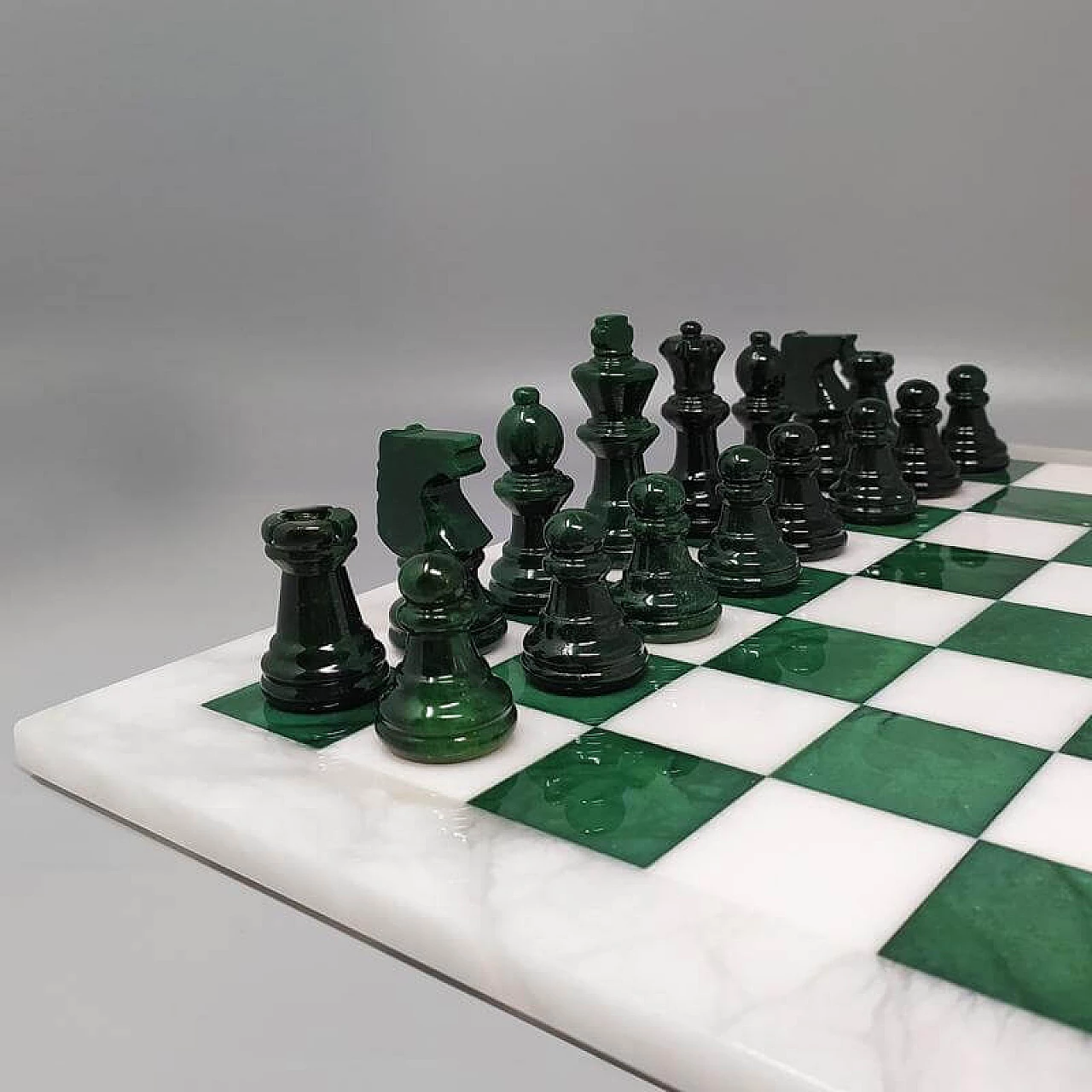 Scacchiera e scacchi in alabastro di Volterra bianco e verde, anni '70 4