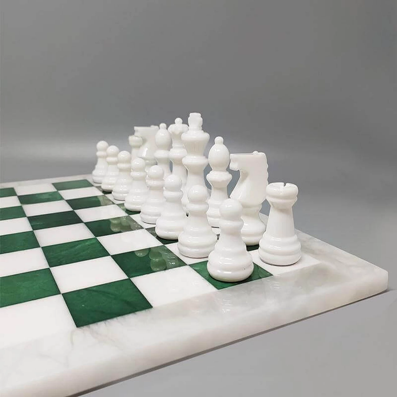 Scacchiera e scacchi in alabastro di Volterra bianco e verde, anni '70 5