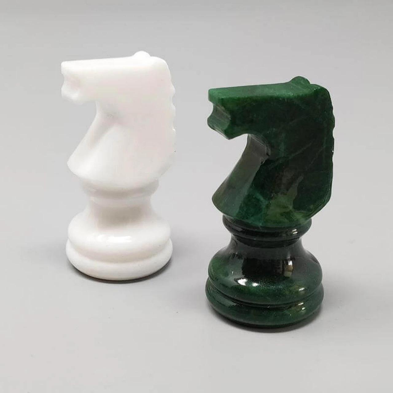 Scacchiera e scacchi in alabastro di Volterra bianco e verde, anni '70 10
