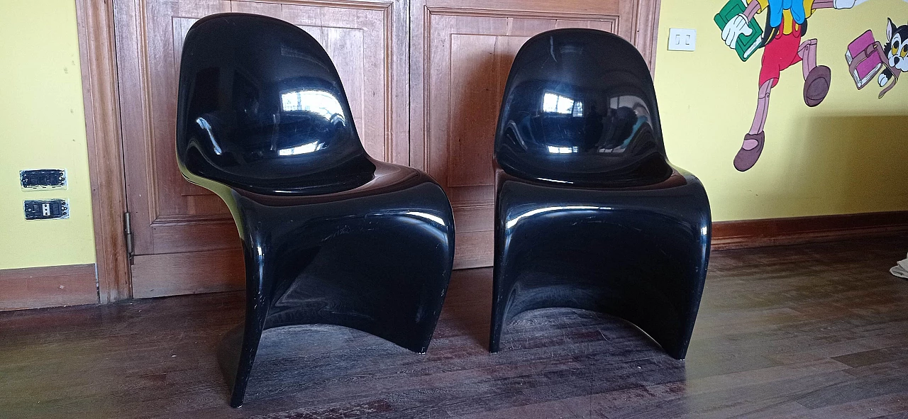 Coppia di sedie Verner Panton in schiuma poliuretanica lucida nera per Vitra, 2006 10