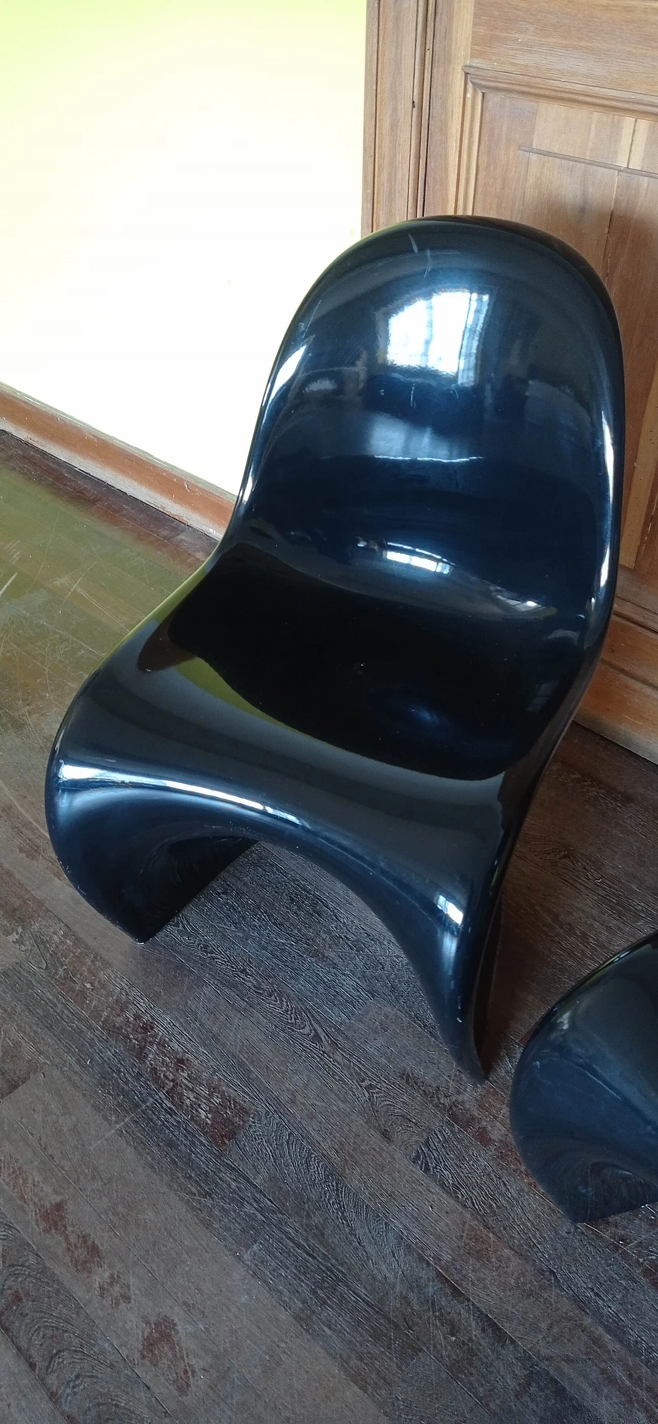 Coppia di sedie Verner Panton in schiuma poliuretanica lucida nera per Vitra, 2006 20
