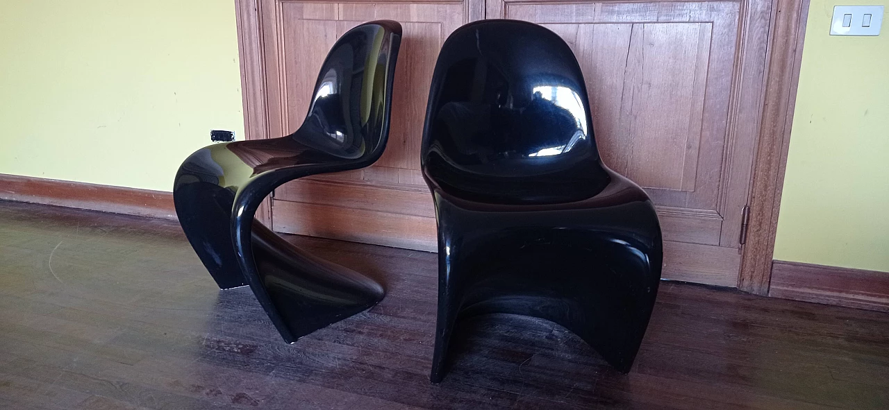 Coppia di sedie Verner Panton in schiuma poliuretanica lucida nera per Vitra, 2006 50