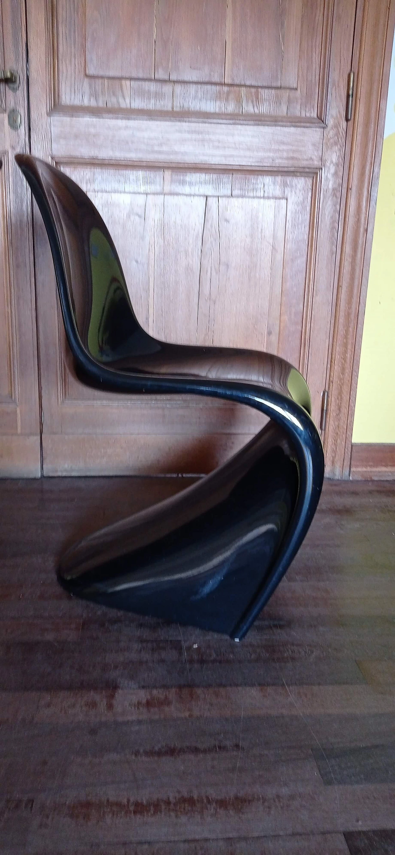 Coppia di sedie Verner Panton in schiuma poliuretanica lucida nera per Vitra, 2006 65