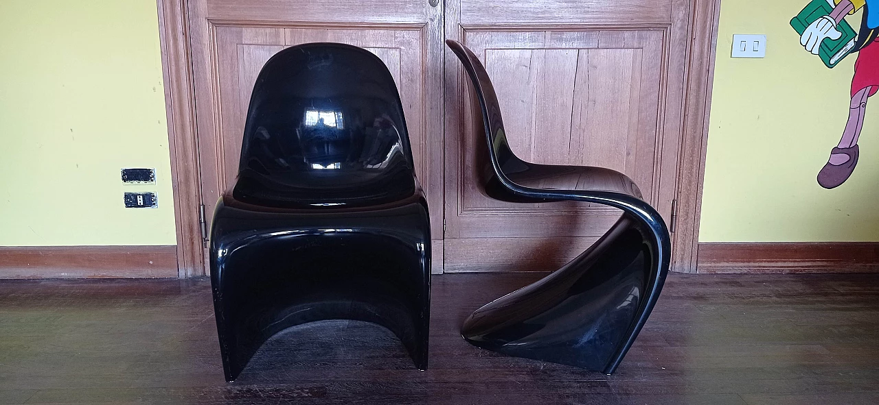 Coppia di sedie Verner Panton in schiuma poliuretanica lucida nera per Vitra, 2006 112