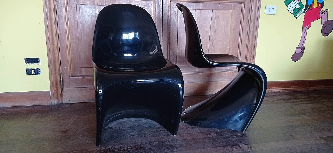Coppia di sedie Verner Panton in schiuma poliuretanica lucida nera per Vitra, 2006 114