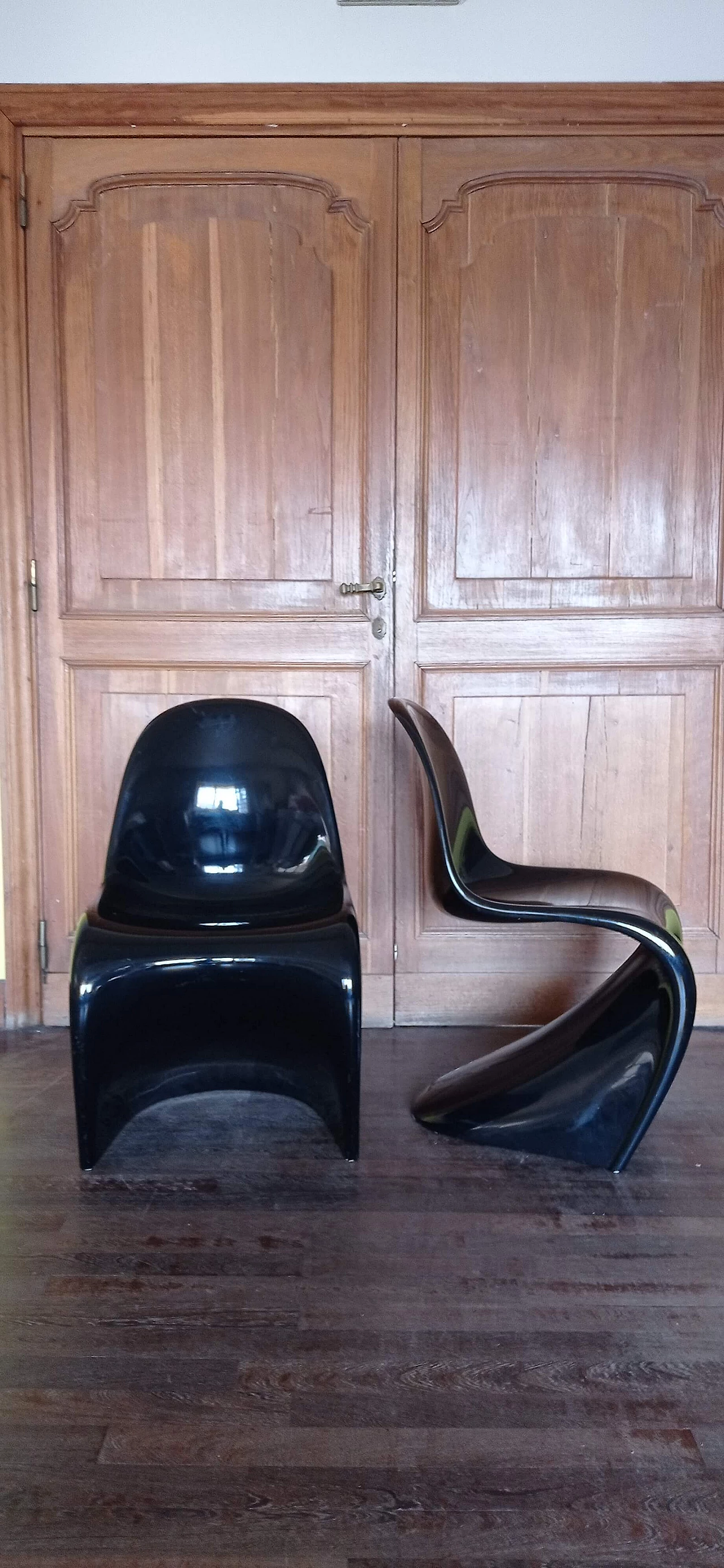 Coppia di sedie Verner Panton in schiuma poliuretanica lucida nera per Vitra, 2006 116