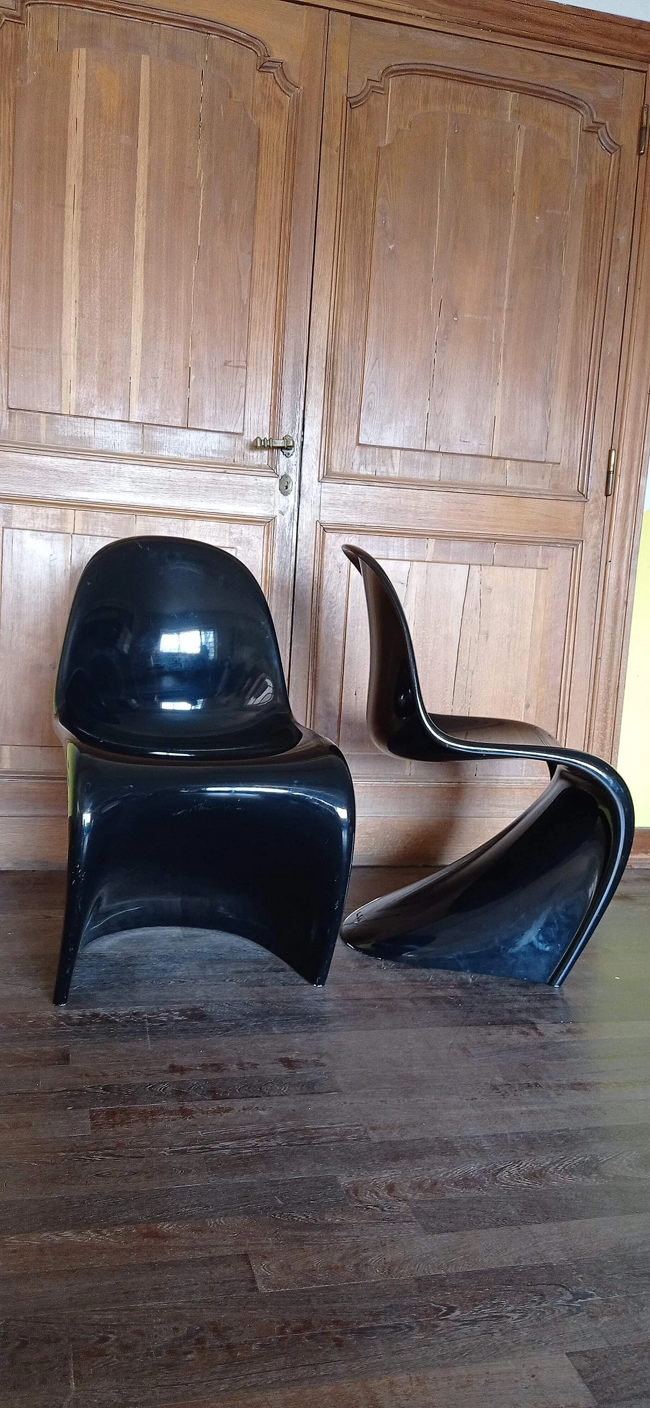 Coppia di sedie Verner Panton in schiuma poliuretanica lucida nera per Vitra, 2006 117