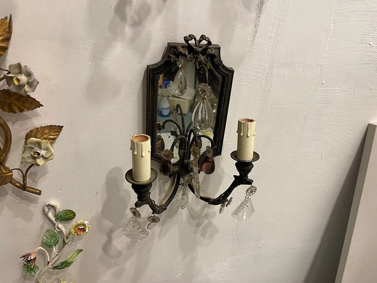 Coppia di applique in bronzo con specchio, anni '40 4