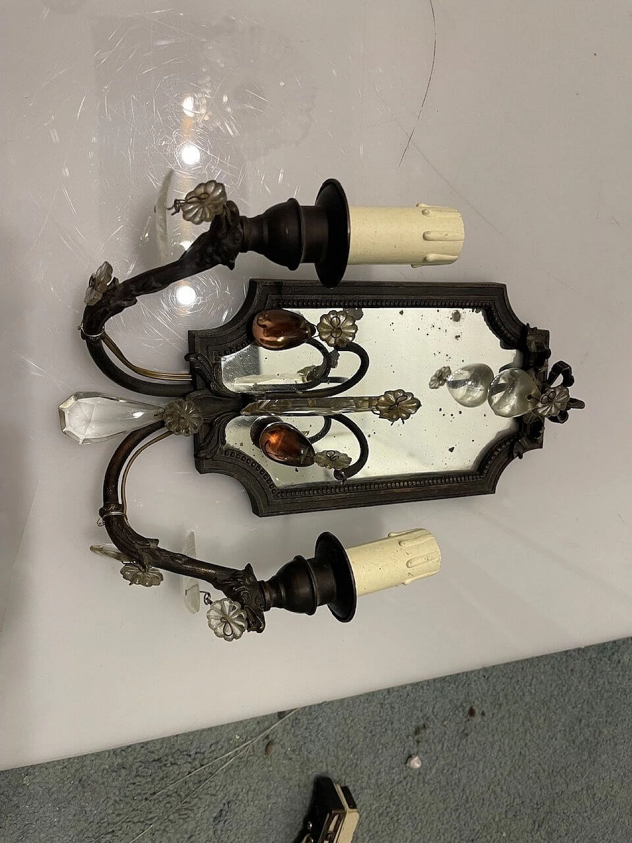 Coppia di applique in bronzo con specchio, anni '40 5