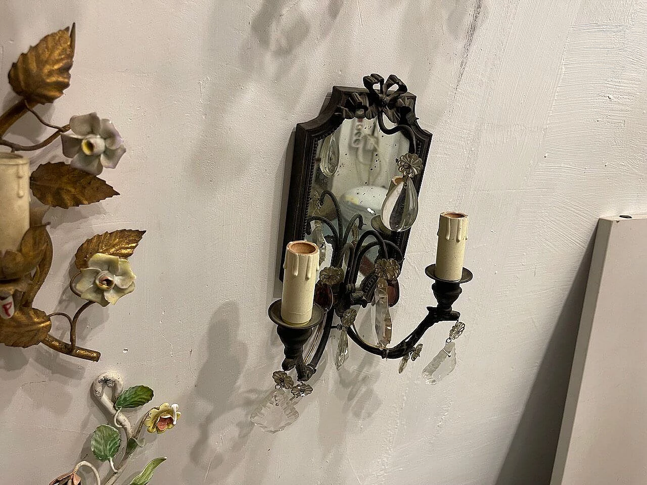 Coppia di applique in bronzo con specchio, anni '40 6