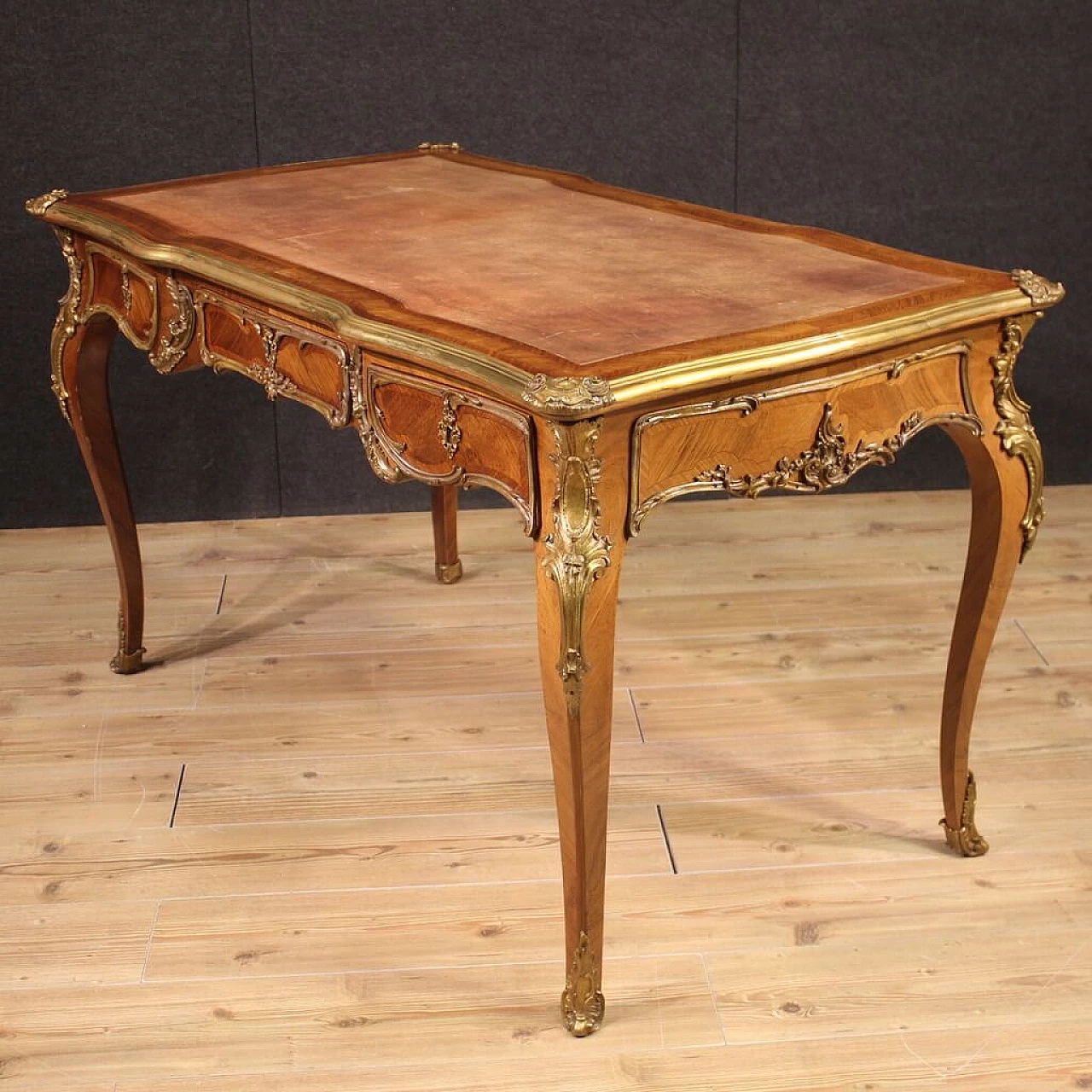 Louis XV style walnut veneered writing desk, early 20th century 4